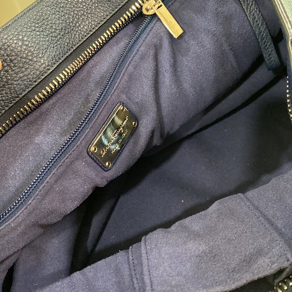 Salvatore Ferragamo expandable pebble leather tote bag - Picture 9 of 11